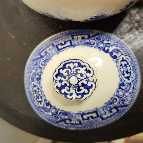 Antique Blue and White Transferware Sugar Bowl with Lid Unmarked - Picture 6 of 10